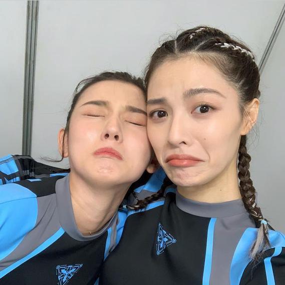 宋祖儿被摘假睫毛上热搜 钟楚曦的互动好有爱